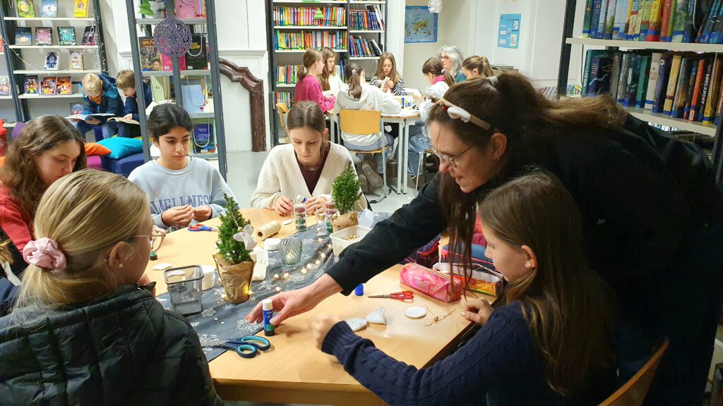 Adventsbasteln in der Schulbibliothek