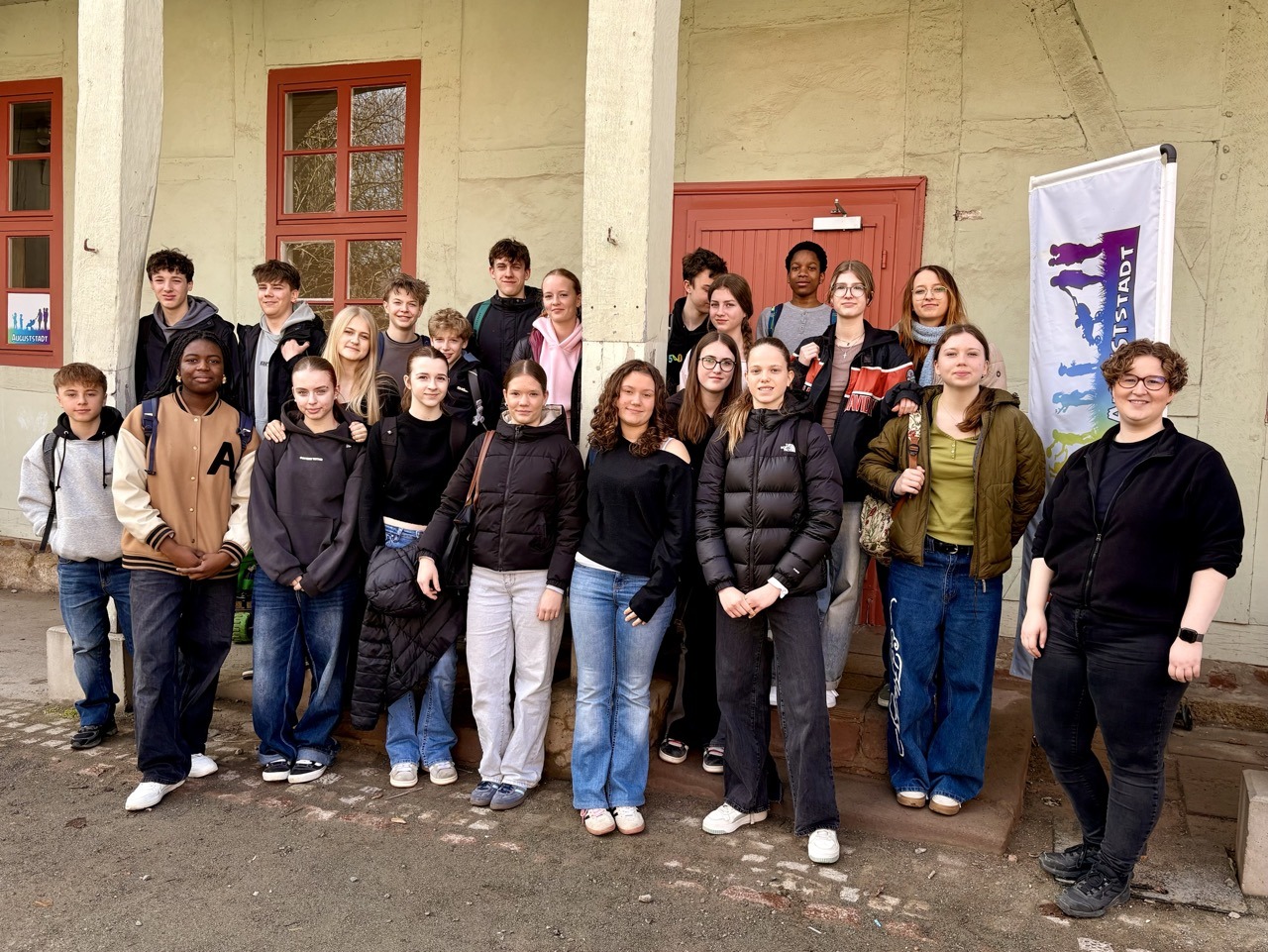 Patenschülerinnen und Patenschüler zu Besuch im Stadtteiltreff Auguststadt